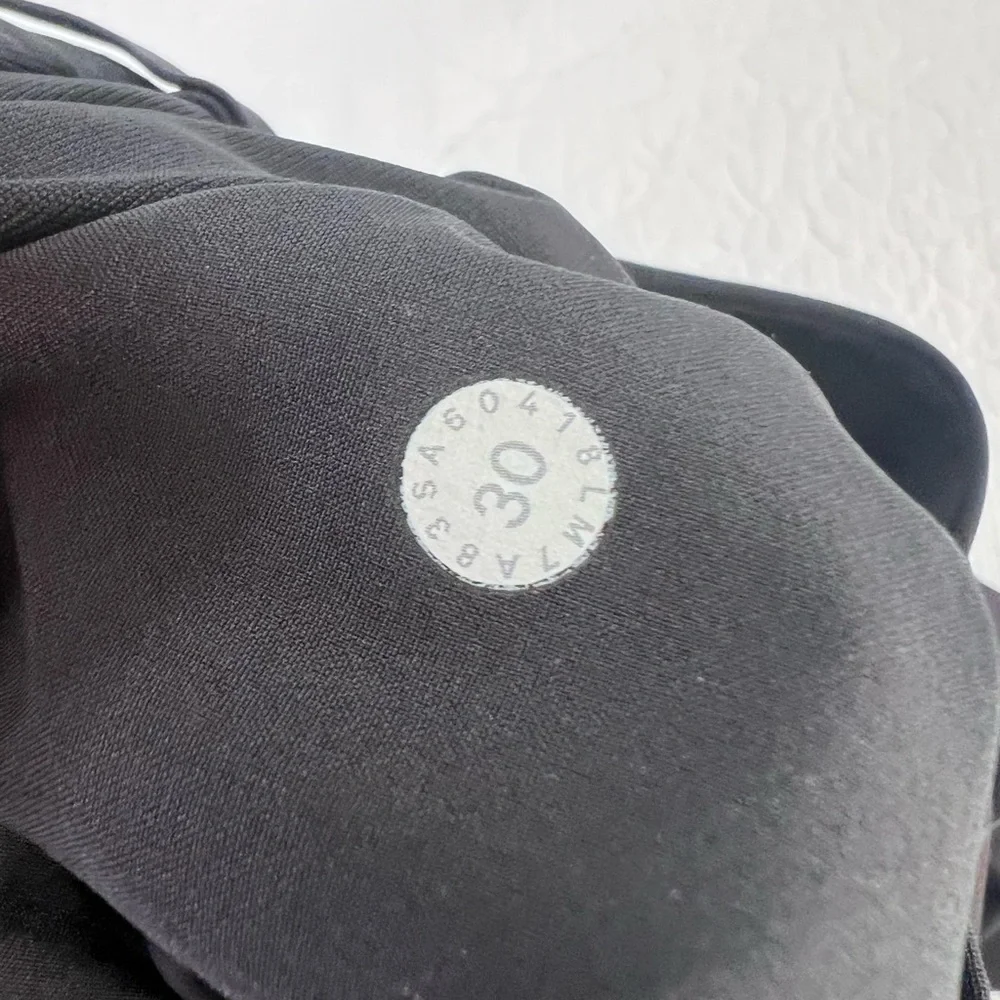 Lululemon Shorts Men 30 Commission Relaxed Black Chino On The Move 11” b10 - Picture 7 of 7